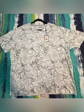 Gray Paisley Stencil Tee 🩶